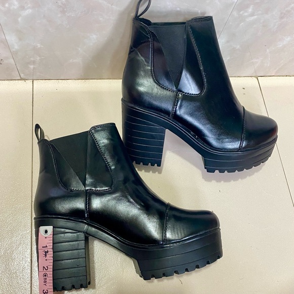 Ankle Length Synthetic Leather Boots for women, size-39 - Picture 3 of 9